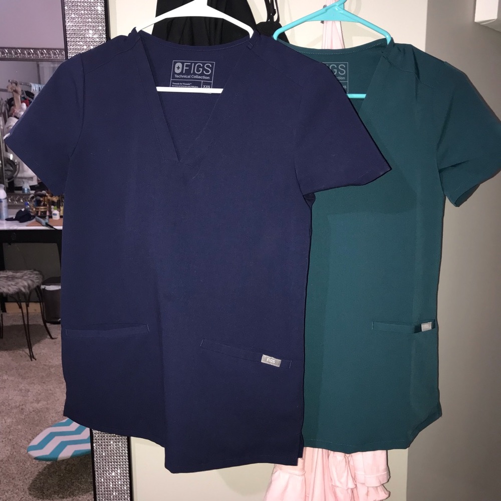 Bundle of 2 figs scrub tops